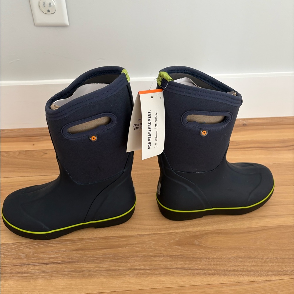 Size 3 Kids Classic Bogs Winter Boots - brand new in box!